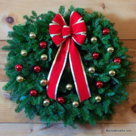 FESTIVE HOLIDAY WREATH