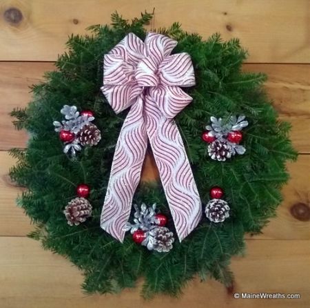 MODERN HOLIDAY WREATH